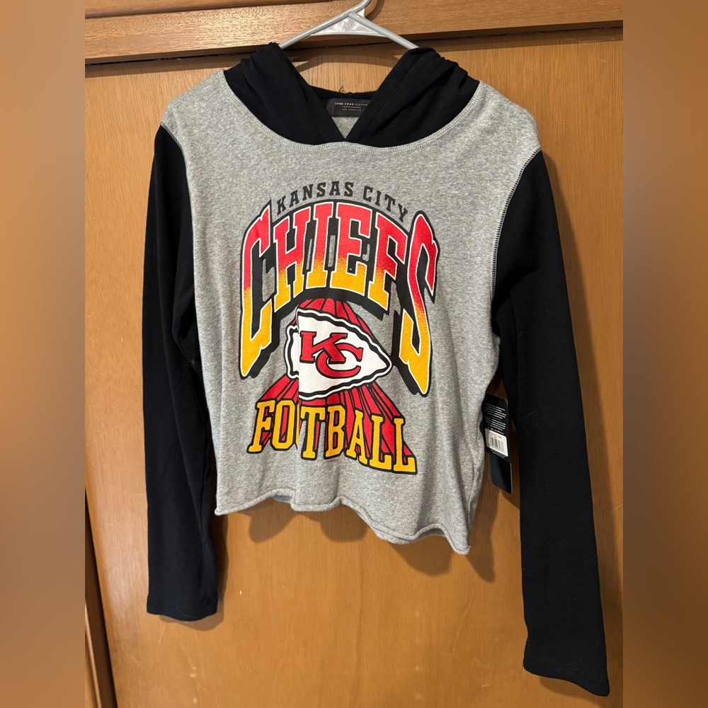Junk Food Women’s Chiefs Crop Hoodie